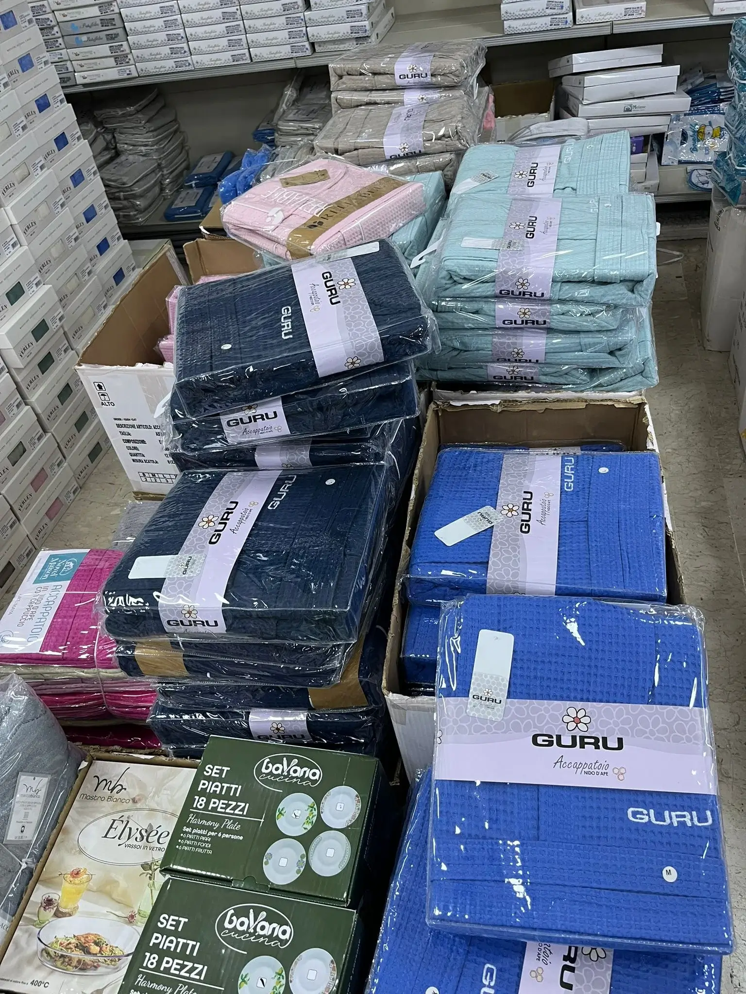 Selezione di accappatoi GURU in spugna morbida per il benessere quotidiano