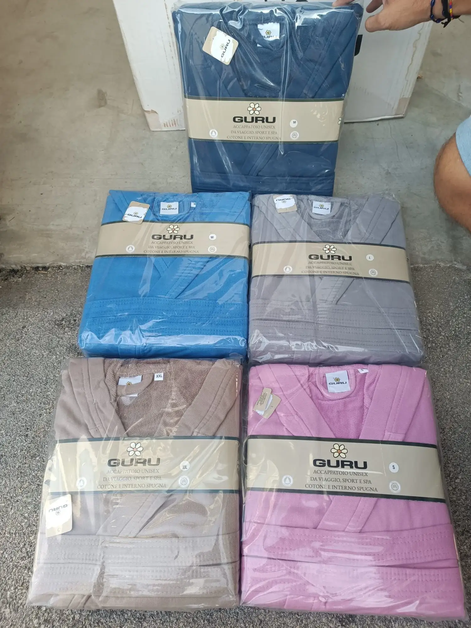 Dettaglio trama accappatoio GURU in cotone e spugna ad alta assorbenza