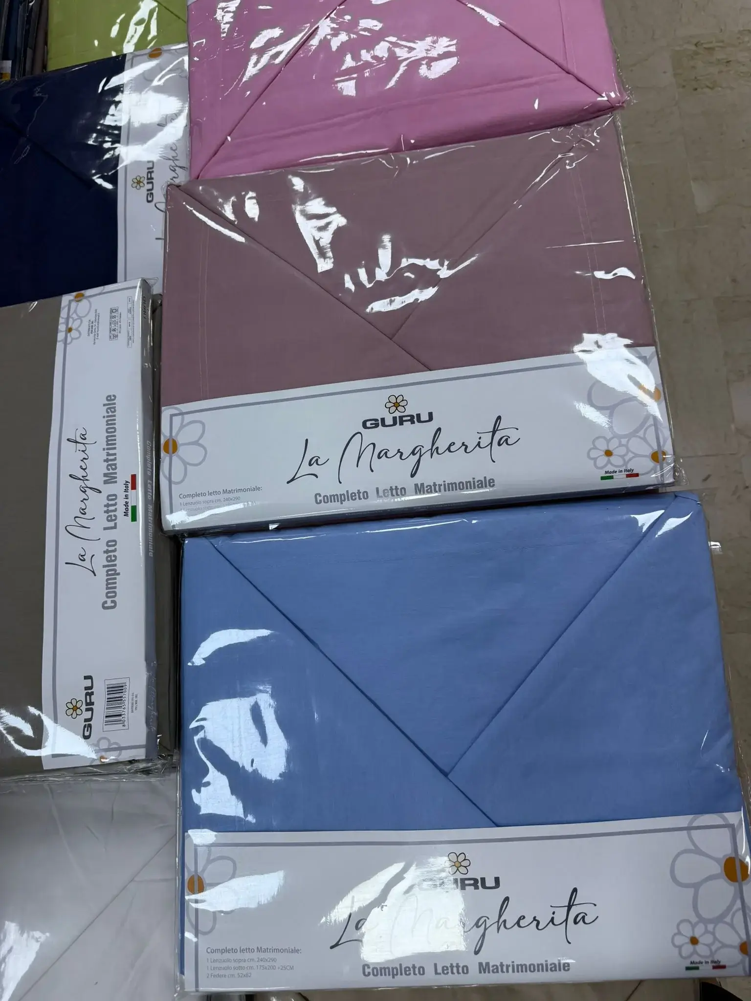 Esplora la Linea Letto GURU: lenzuola, federe e copripiumini